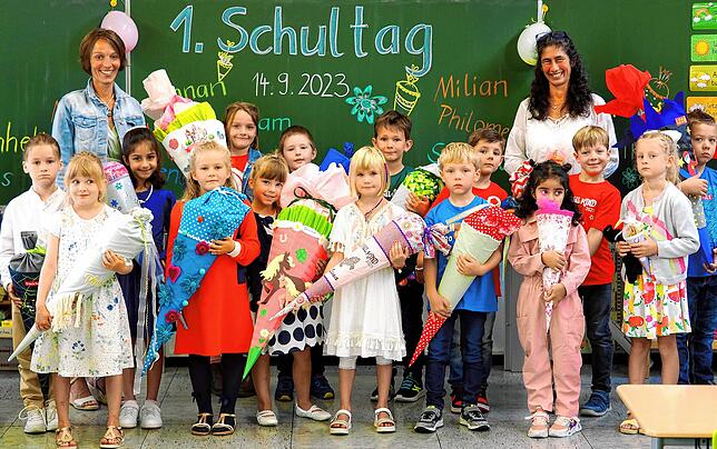 Die Rabenklasse 1a der Grundschule Hödingen mit ihren Klassenlehrerinnen Beate Großer und Franziska Scherr-Leitz.