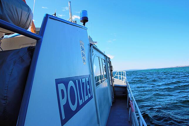 Die Wasserschutzpolizei kann in Notfällen auch abschleppen. Das haben sie diesen Sommer gezeigt. (Symbolbild)
