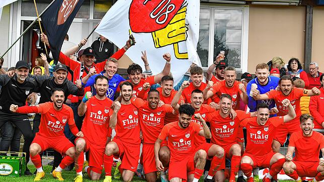 Souveräner Bezirksliga-Meister 2023: Schon vier Spieltage vor Schluss sicherte sich der FC Tiengen 08 den Titel. Nur vier der 30 Spiele ...