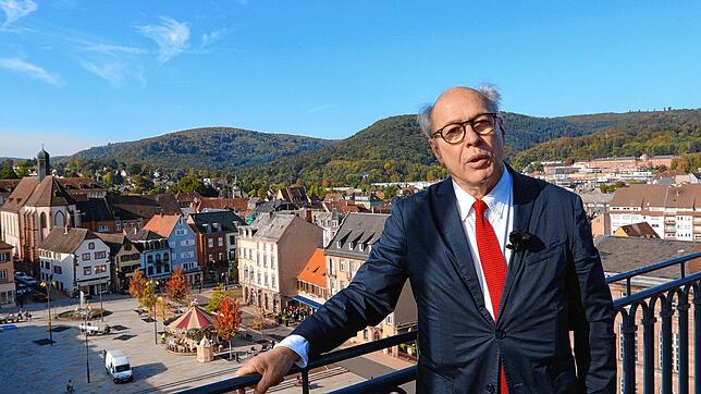 Stadthistoriker Pierre Vonau führt durch sein Saverne und gibt einen Einblick in die Geschichte der Stadt.