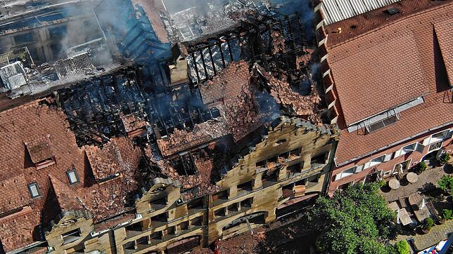 (Archivbild von Ende Juli) Ein Bild der Drohneneinheit Landkreis Konstanz zeigt das volle Ausmaß der Zerstörung am Stadler-Haus in der ...