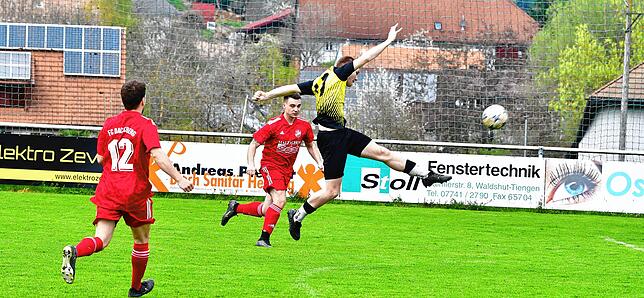 Bild 28: SV Nöggenschwiel besiegt den FC Dachsberg mit 8:1 – und wir haben Fotos!