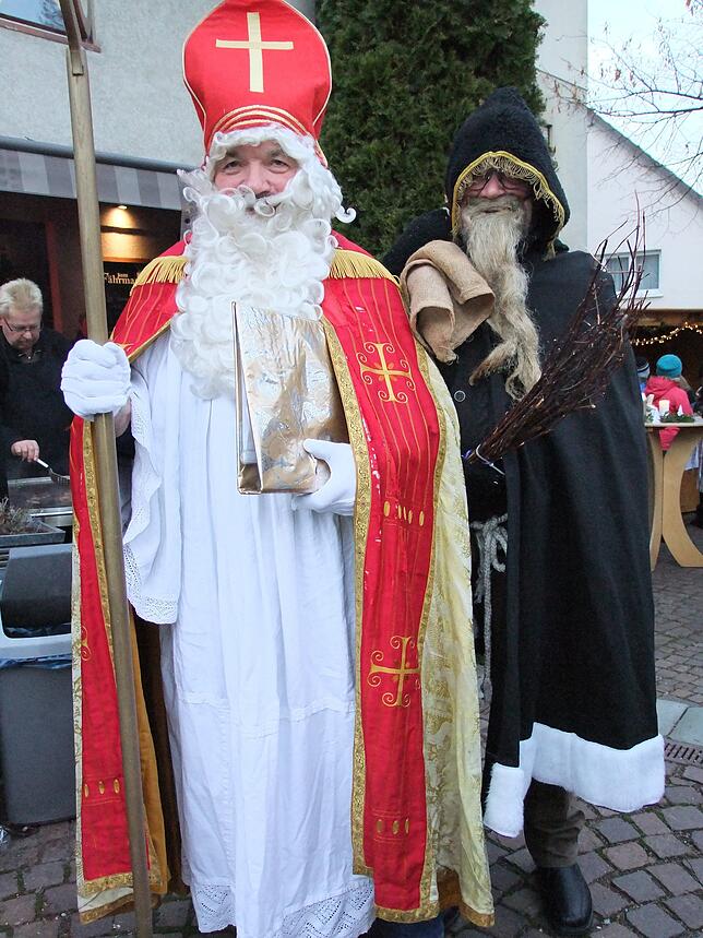 Gern gesehene Gäste: der Nikolaus und Knecht Ruprecht. Bild: Georg Lange