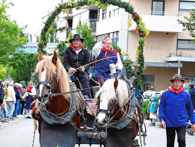 Bild 21: Reitturnier mit fulminantem Start