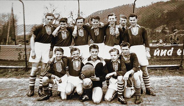 Jugendmannschaft des VfB Waldshut in den 50er-Jahren mit Heinz Knobloch (links, stehend).