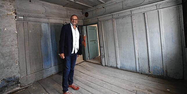 Als wäre die Zeit stehen geblieben: Ein Schmuckstück ist diese Stube im Haus Hüetlinstraße 2, stellt Architekt Gerhard Maier fest.