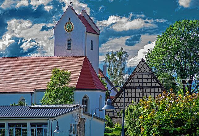 Die Kirche St. Johannes d.T. in Krumbach gehört zur römisch-katholischen Seelsorgeeinheit Meßkirch-Sauldorf.