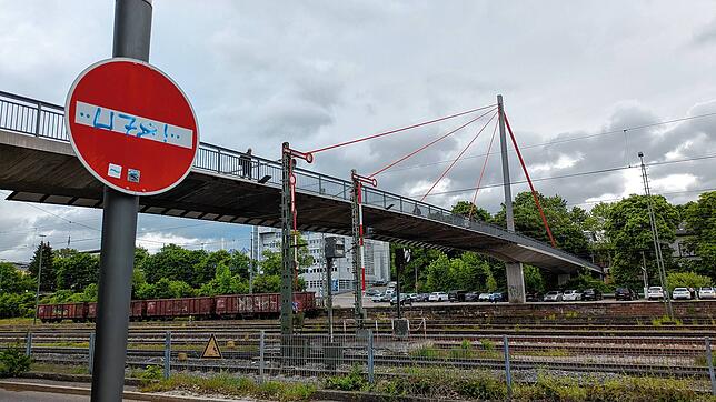 Der Bickensteg muss genau untersucht werden. Die Villinger Brücke weist Schäden auf, deren Ausmaß derzeit noch vollkommen unklar sind.
