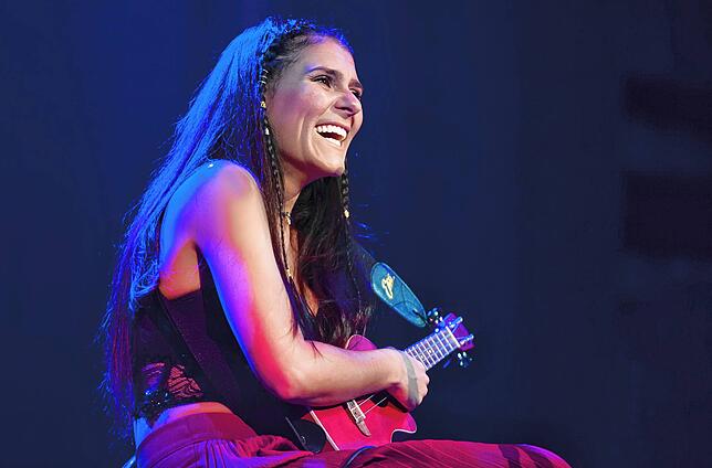 Die italienische Sängerin Floriana Cangiano eröffnet das World-Town-Festival mit ihrem Trio-Programm „Brave Raggazze“.