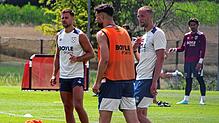 Nationalspieler Niclas Füllkrug (links) war mit West Ham United zu Gast im Öschberghof.