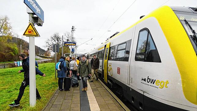 Der Schülerverkehr von Geisingen nach Immendingen beziehungsweise Tuttlingen ist ab Montag, 15. September, massiv eingeschränkt. Es ...