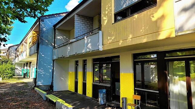 In der Gemeinschaftsunterkunft in Gaienhofen kommen 75 Flüchtlinge unter. Nun muss die Gemeinde Wohnungen für eine ...