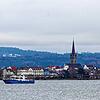 Ein Polizeiboot vor Radolfzell ist mit Spürhunden und Tauchern auf der Suche nach Jasmin M.