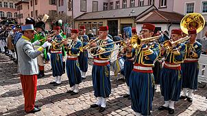 Bild : Beeindruckende Parade der Bundeswehr vor dem Villinger Münster.