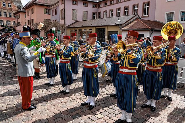 Bild 1: Bilder der beeindruckenden Bundeswehr-Parade vor dem Villinger Münster