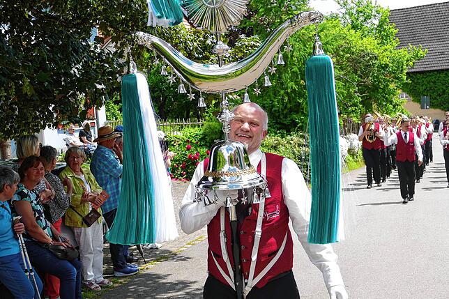 Bild 28: Jubiläumsumzug zum 175. Geburtstag der Musikkapelle Mundelfingen krönt vier stimmungsvolle Tage.