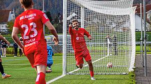 Nico Kunze (rechts) erzielte das 1:0 für den 1. FC Rielasingen-Arlen, der aber das zwischenzeitliche 2:0 beim 2:2 gegen den Freiburger ...