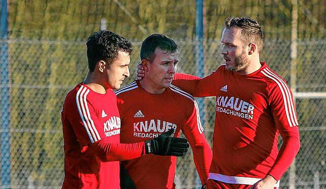 Beim FC09 Überlingen fing alles an. Das Bild zeigt Torjäger Marc Kuczkowski (Mitte) mit Serhiy Kosar (links) und Patrick Thum (rechts). ...