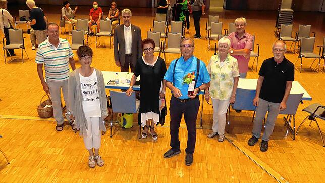 Zum Gruppenfoto mit Wahrung des Abstandes fanden sich die Vorstandsmitglieder des Freundeskreises Städtepartnerschaften Wehr in der ...