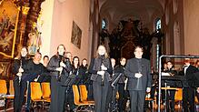 Die Stadtmusik Löffingen unter Leitung von Dirigent Thomas Epple (rechts) begeistert mit ihrem Kirchenkonzert das Publikum. Bild: Silvia ...