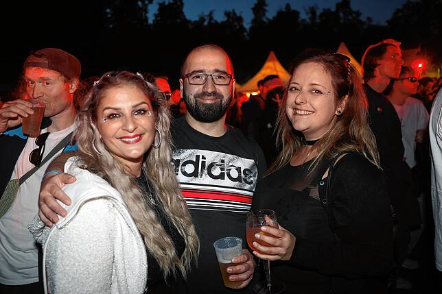 Bild 13: Konstanz: Das Gute-Zeit steigt: Elektro-Musik lockt Besucher ins Bodensee-Stadion