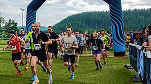 Über 220 Teilnehmer waren beim Schneider-Run in Tennenbronn am Start. Allein beim Hauptlauf waren es 162. Foto: Carina Schmid