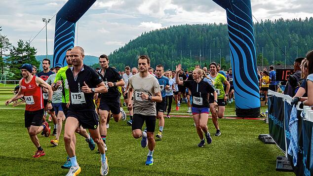 Über 220 Teilnehmer waren beim Schneider-Run in Tennenbronn am Start. Allein beim Hauptlauf waren es 162. Foto: Carina Schmid
