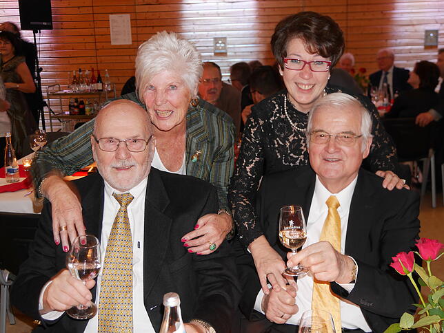 Bester Stimmung waren die Gäste des Neujahrsballes in der Flößerhalle in Wallbach. Bis in die frühen Morgenstunden wurde getanzt und ...