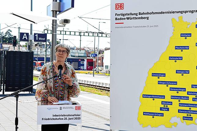 Staatssekretärin im Verkehrsministerium Land Baden-Württemberg Elke Zimmer ist für die Inbetriebnahme aus Stuttgart angereist.