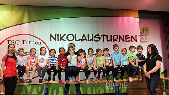 So bunt und fröhlich ging es beim Nikolausturnen des TSC Blumberg in der Blumberger Stadthalle zu. Bild: Reiner Baltzer