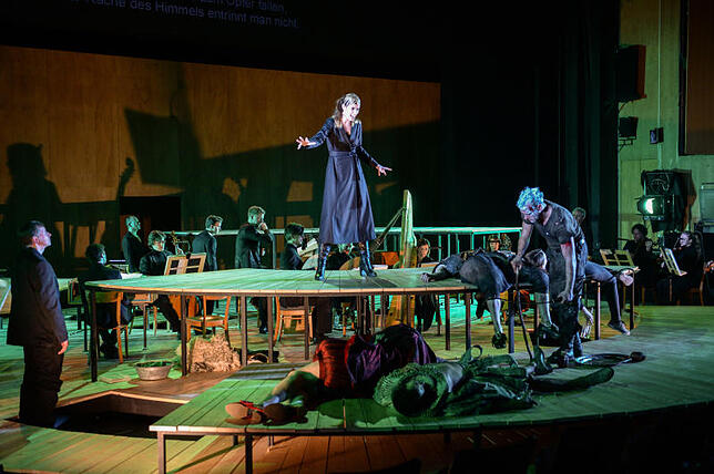 Die aufwendige Bühnenkonstruktion im Nationaltheater Mannheim ist mit Firesec-Holz ausgestattet.