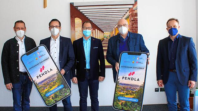 Die Bürgermeister der Gemeinden in der Verwaltungsgemeinschaft Stockach freuen sich über neuen Service (von links): Stefan Keil ...