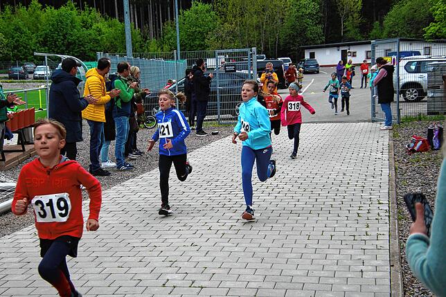 Bild 13: Bilder und Eindrücke vom 15. Sport Weiß-Lauf in Königsfeld: Ein unvergessliches Event