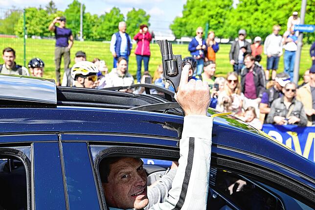 Bild 6: Ehemalige Rad-Elite schwingt sich in den Sattel