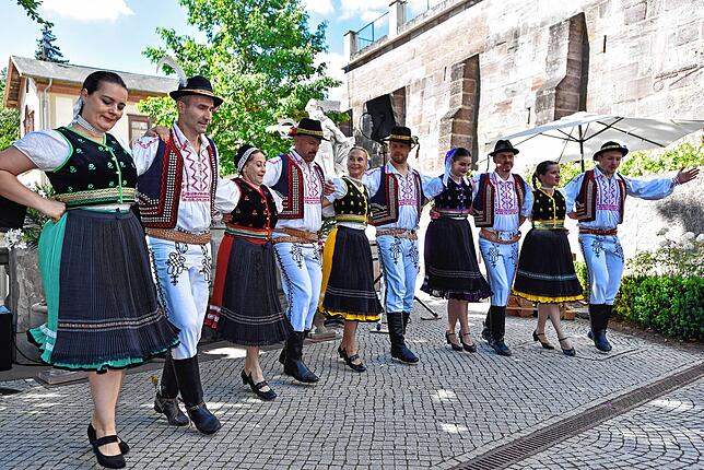 Bild 19: DAs Donauquellfest ist eröffnet- Kaltgetränke fließen, Laune ist in Bestform.