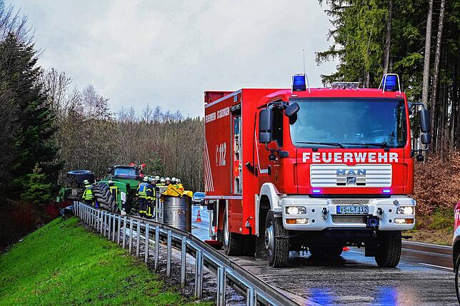 Der Einsatz der Feuerwehr im Schorenwald bei St. Georgen-Peterzell dauert mehrere Stunden und führt zu leichten Verkehrsbehinderungen.