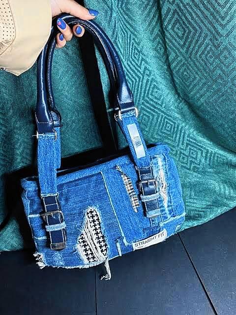 Noailles möchte besondere Mode kreieren, so wie beispielsweise diese Handtasche aus Jeansresten.