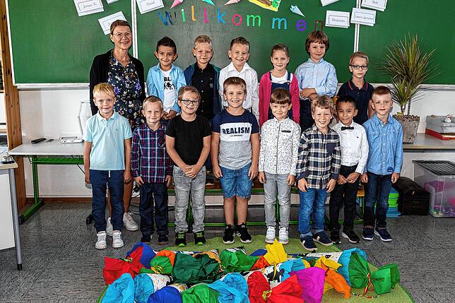 Die Klasse 1GR der Hebel Grundschule Gottmadingen Außenstelle Randegg mit Ihrer Klassenlehrerin Barbara Böttcher bei ihrer ...