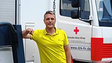 Uwe Prinz am transportfähigen Container: Dieser ersetzt das bisherige Erste-Hilfe-Zelt und wird künftig bei Veranstaltungen im Uferpark ...