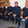 Nach Lächeln ist den Vertretern der Feuerwehr bei der Ratssitzung nicht zu Mute, für das SÜDKURIER-Foto tun sie es aber (von links): ...