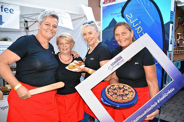 Die Damen der Gruppe Ladykracher bewirten schon seit Jahren bei der Sommersinnfonie mit Kaffee, Kuchen und Crepes.