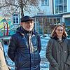 Sie freuen sich, dass sich an der Grundschule Allmannsdorf demnächst einiges tun könnte (von links): Schulleiterin Heidrun Ruopp, ...
