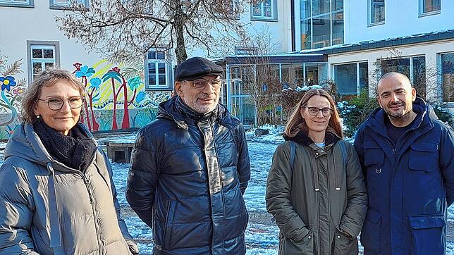 Sie freuen sich, dass sich an der Grundschule Allmannsdorf demnächst einiges tun könnte (von links): Schulleiterin Heidrun Ruopp, ...