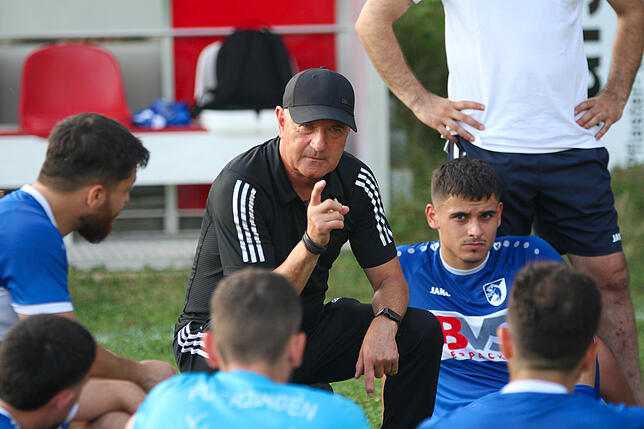 Verfolgerrolle: Trainer Georg Isele ist mit der Vorrunde des FC Erzingen zufrieden: „Die Mannschaft musste sich erst finden. Durch ...