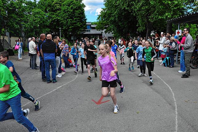 Bild 12: Bilder vom Sponsorenlauf der Grundschule Leimbach