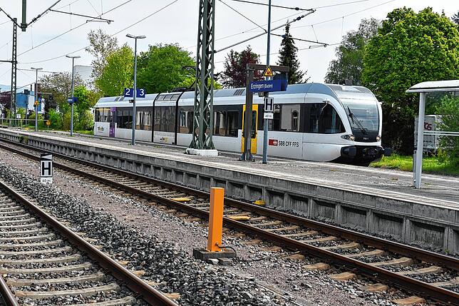 Platz eins: Die SBB-Bahn nach Schaffhausen &ndash; hier in Erzingen. Bild: Güntert