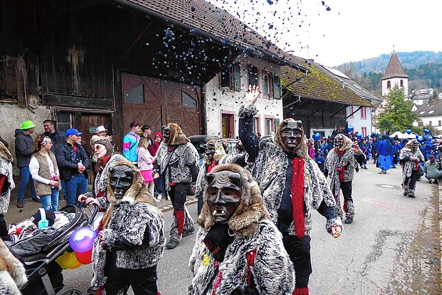 Bild 15: In Hasel feiern die Narren fröhlich Buurefasnacht