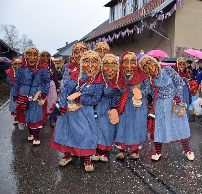 Bild 1: Nöggenschwiel 2025: Fasnacht und bunte Kostüme – Eindrücke vom Schlüchttalnarrentreffen