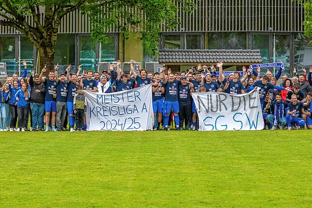 Bild 5: SG Stühlingen/Weizen siegt 5:1 beim FC Geißlingen und feiert den  Meistertitel – wir haben Fotos!