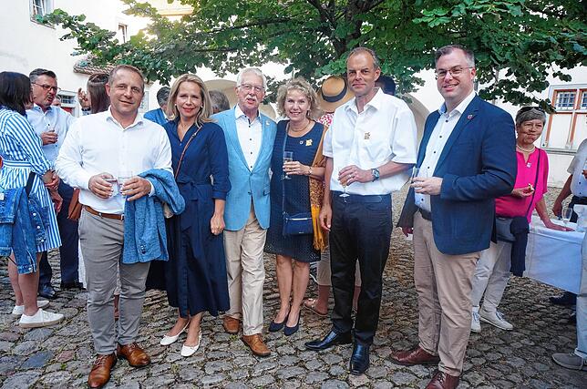 Bild 23: Eintrag ins Goldene Buch beim Heimatabend des Tiengener Schwyzertags – Wir haben die Bilder